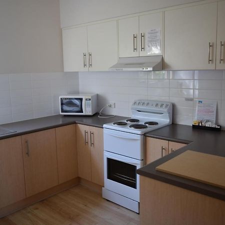 Glenelg Holiday Apartments - Corfu Аделейд Екстериор снимка