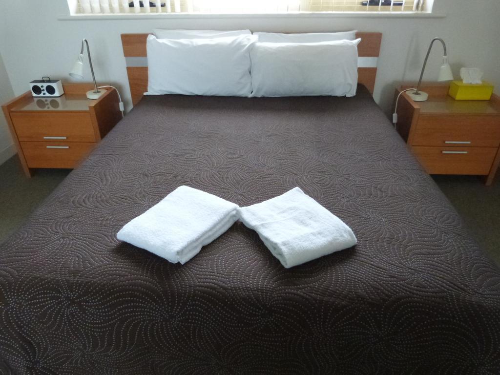 Glenelg Holiday Apartments - Corfu Аделейд Стая снимка