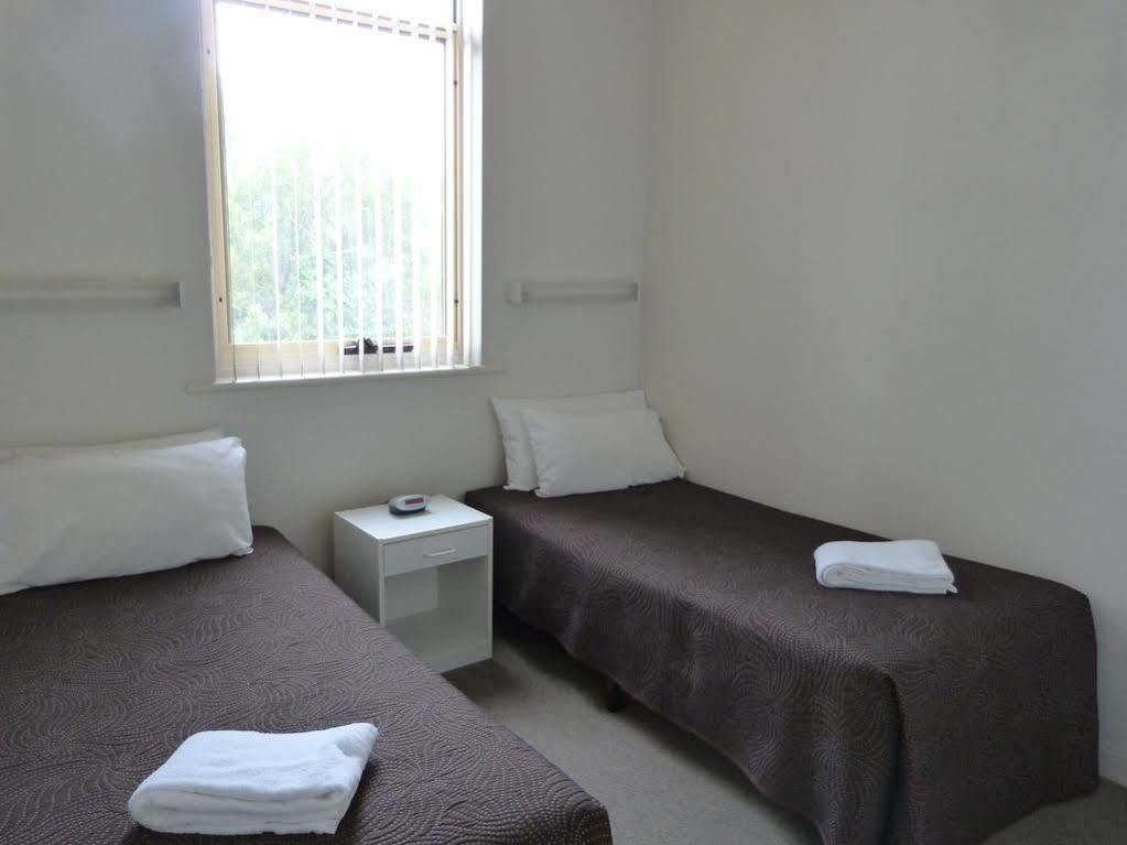Glenelg Holiday Apartments - Corfu Аделейд Екстериор снимка