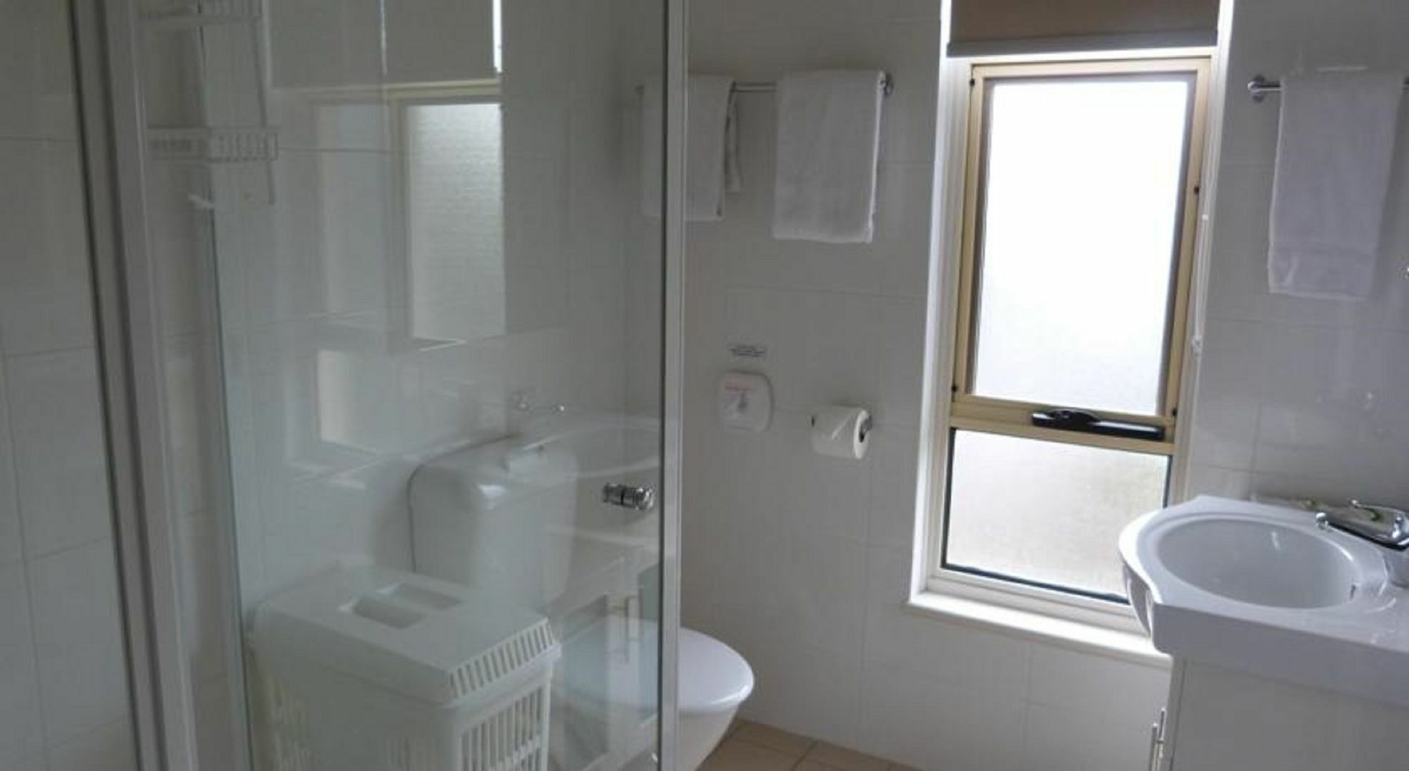 Glenelg Holiday Apartments - Corfu Аделейд Екстериор снимка